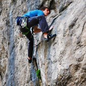 jonny stocking rockin up on an 8a at tres ponts